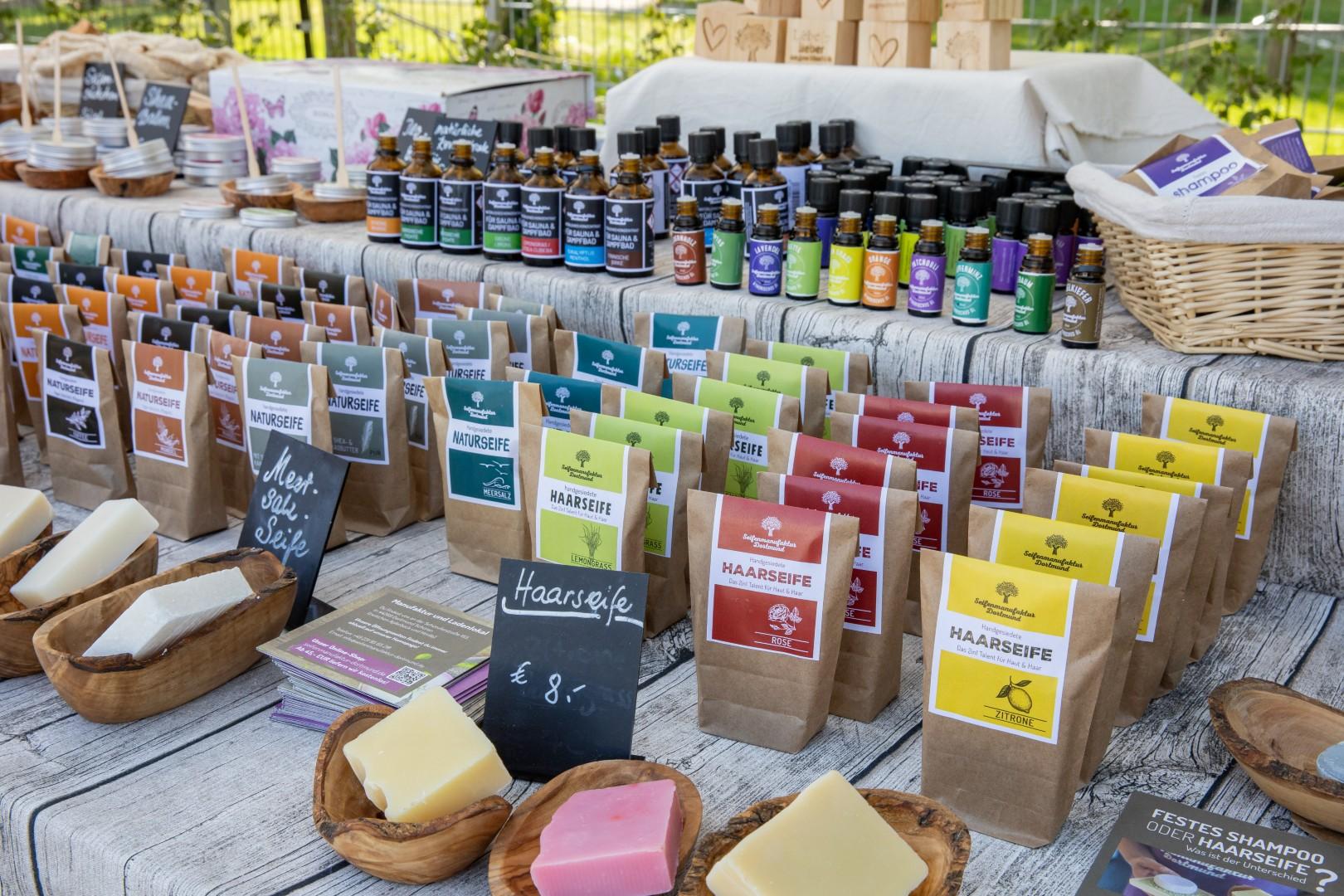 Stand voller Naturseife beim Steverauenfest.