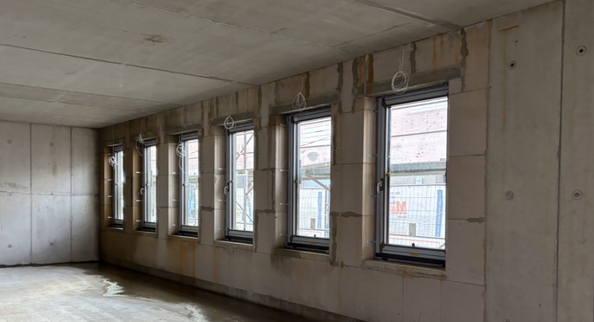 Einbau der Fenster Neues Rathaus
