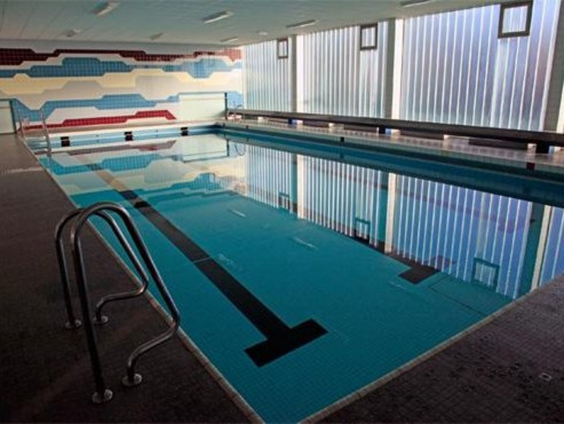 Schwimmbecken Hallenbad vor der Sanierung (Foto: Stadt Olfen)