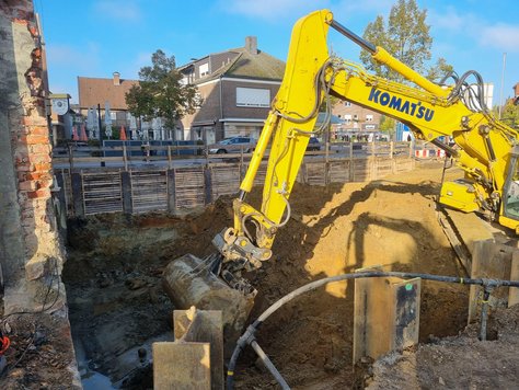 Erdausbau der Baugrube zur Herstellung des Kellers