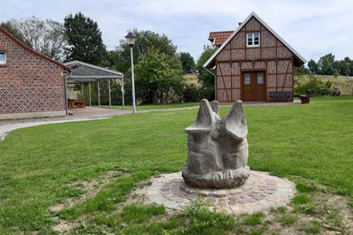 Foto vom gesäuberten Gelände am Heimathaus