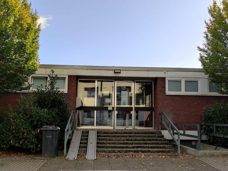 Eingang des Hallenbades (Foto: Stadt Olfen)