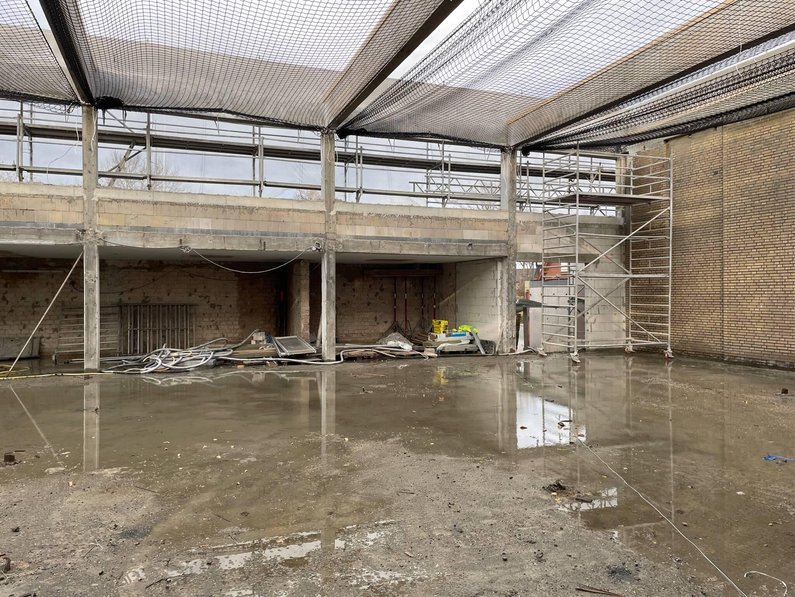 Roharbeiten und aktuelle Ansichten des Hallenbades und der Geest-Turnhalle (Foto: Stadt Olfen)